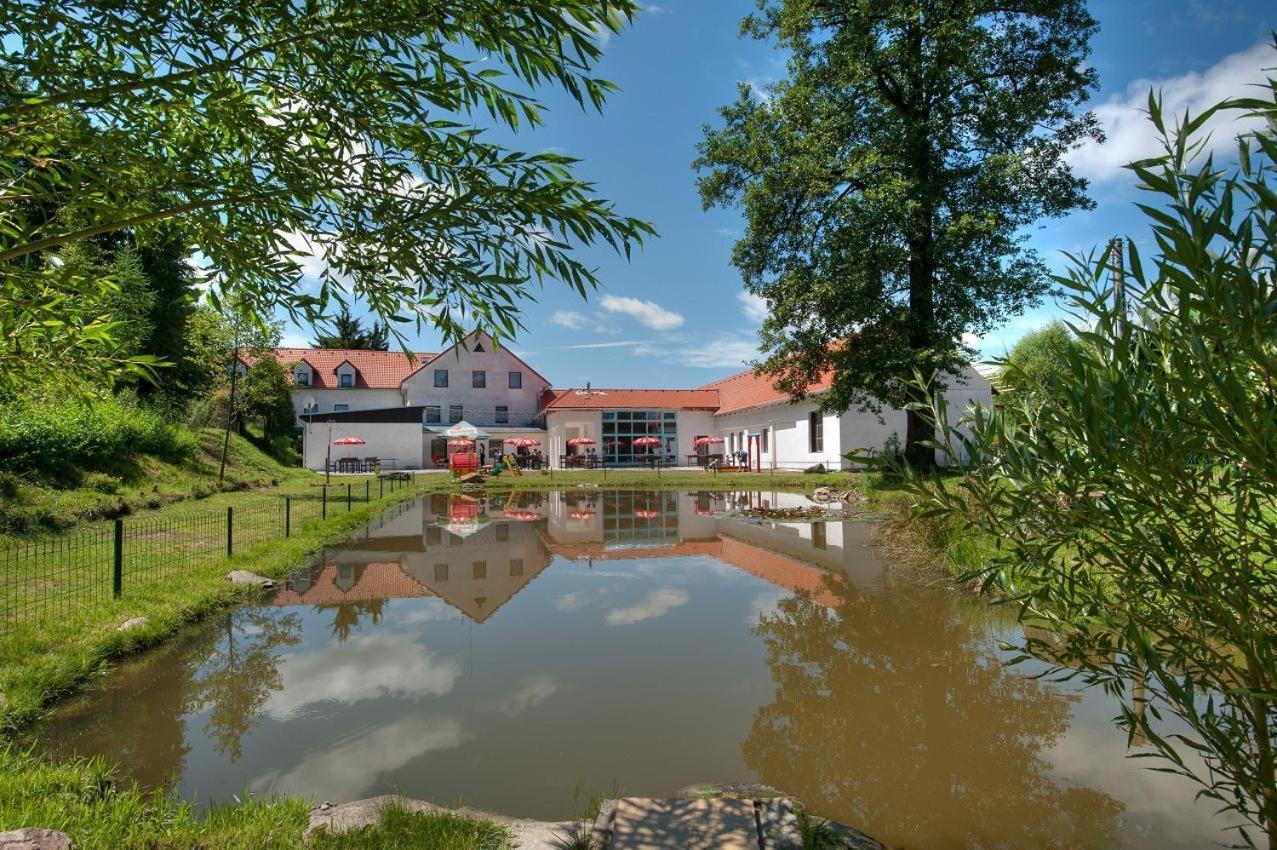 Hotel Mlyn - Jihlava Vilanec Exterior photo
